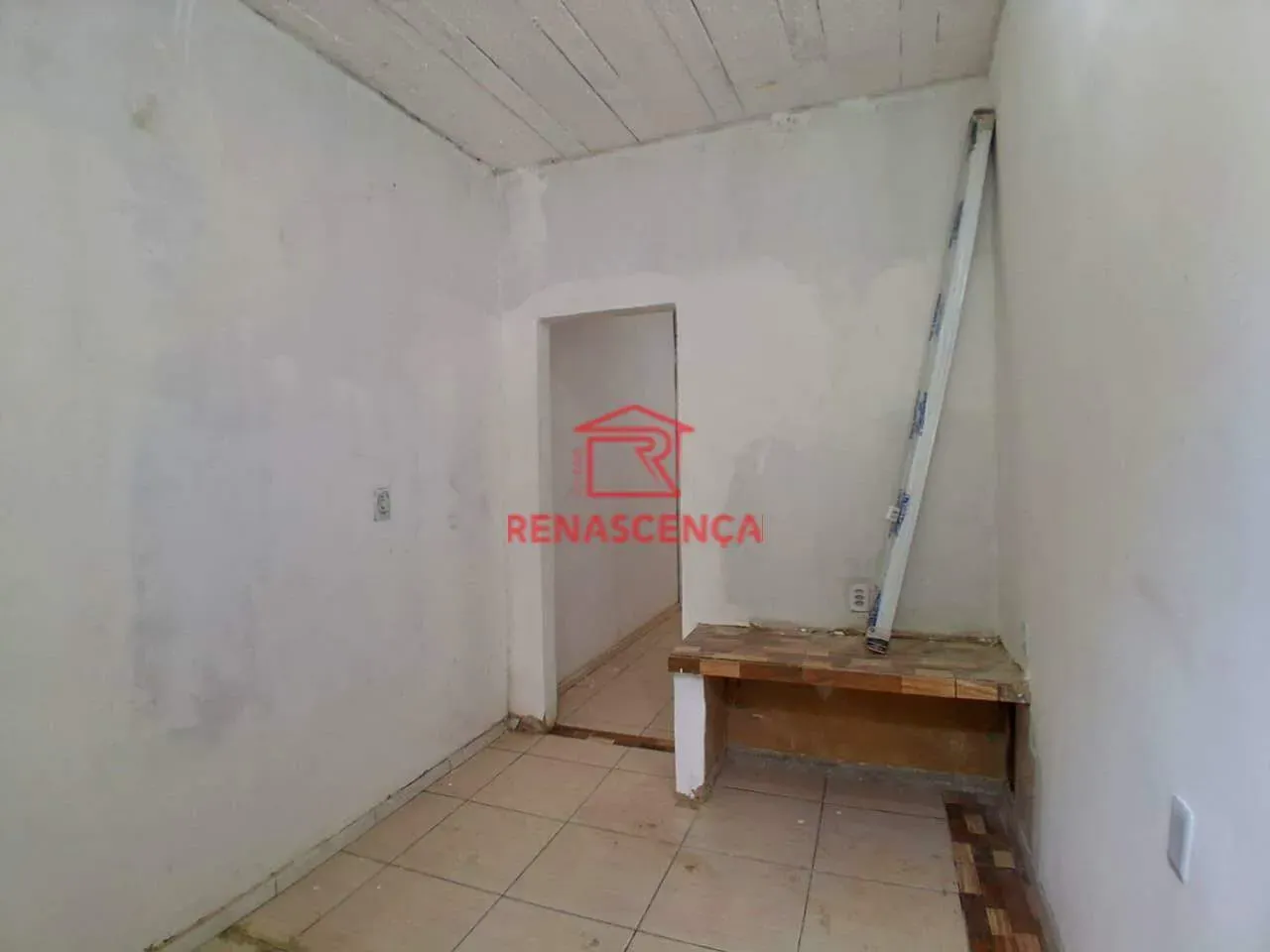 2-bedroom house with a compact kitchenette corner — photo 8
