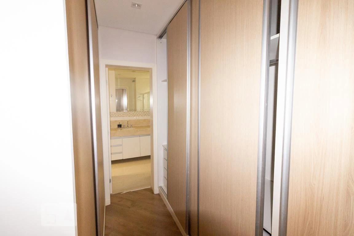 Bathtub in a 4-bedroom apartment, 255 m² — photo 70