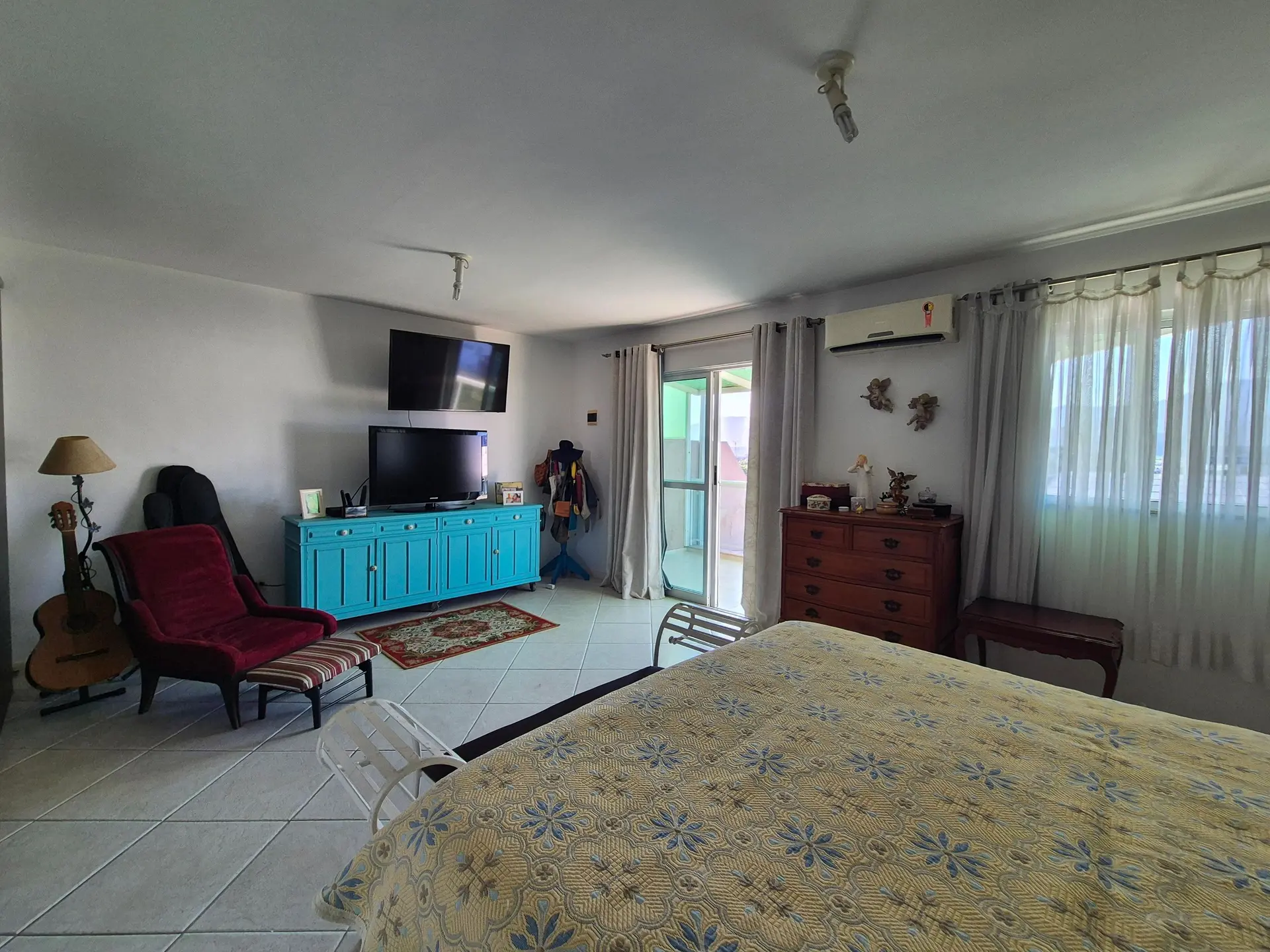 Mountain view in a 4-bedroom apartment, 265 m² — photo 20