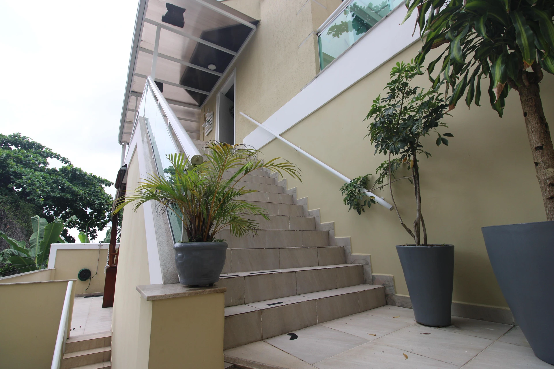 Casa mobiliada com 3 suítes e cozinha aberta com fogão a gás — photo 10