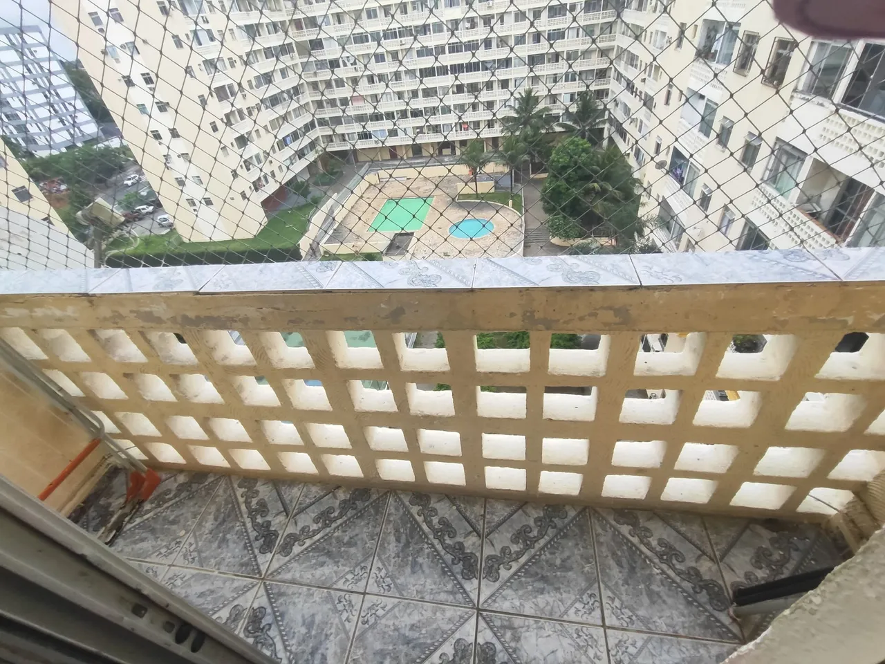 2-bedroom apartment with pool and 24h concierge — photo 3