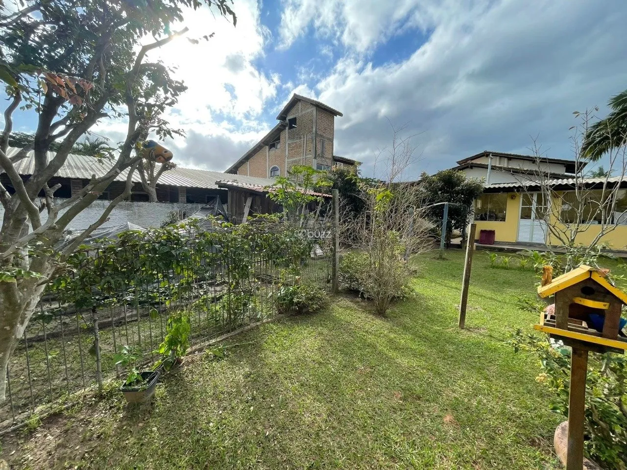 House with 5 bedrooms, 3 bathrooms and a private garden — photo 10