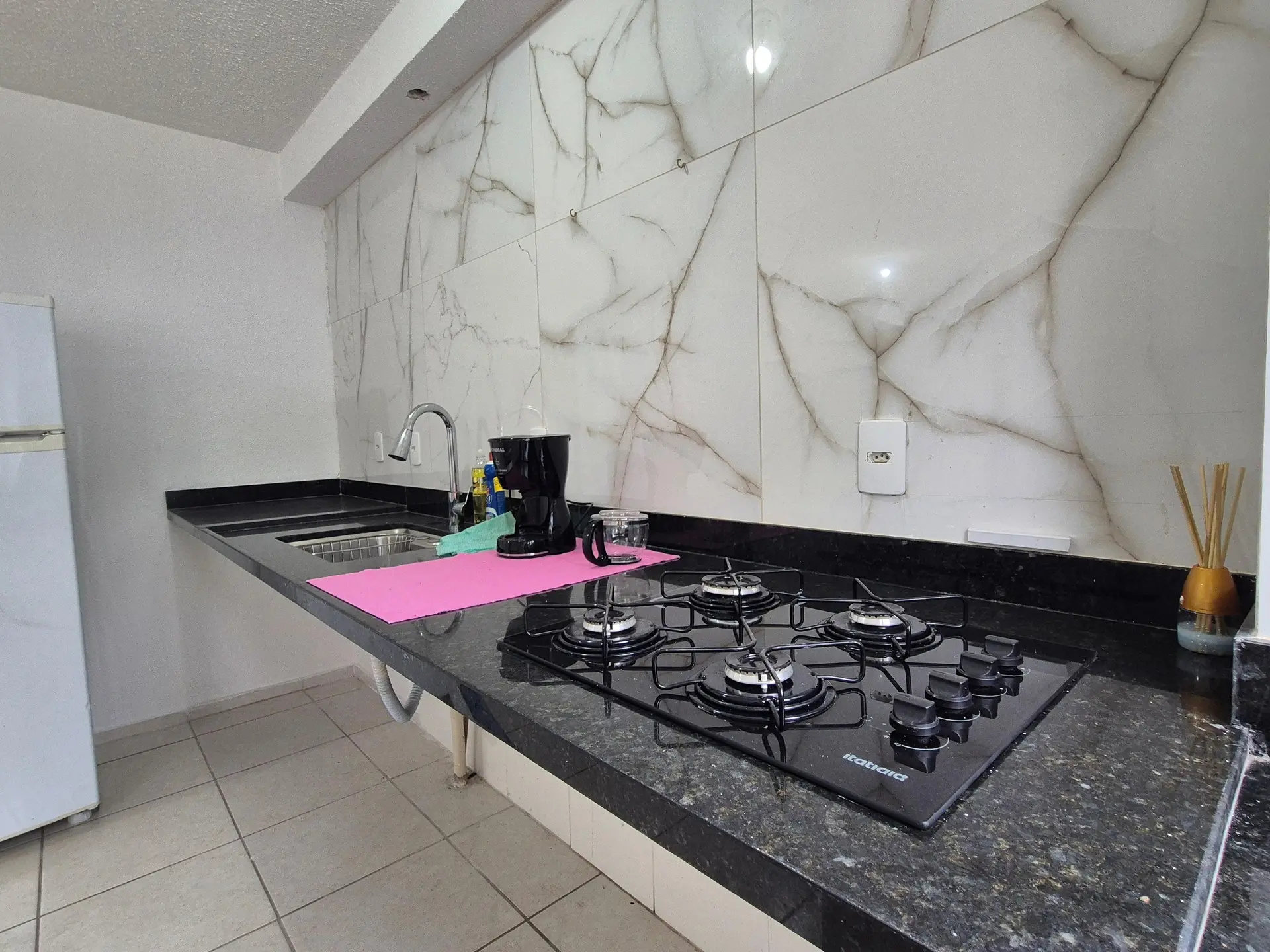 2-bedroom apartment in a building with a gym — photo 5