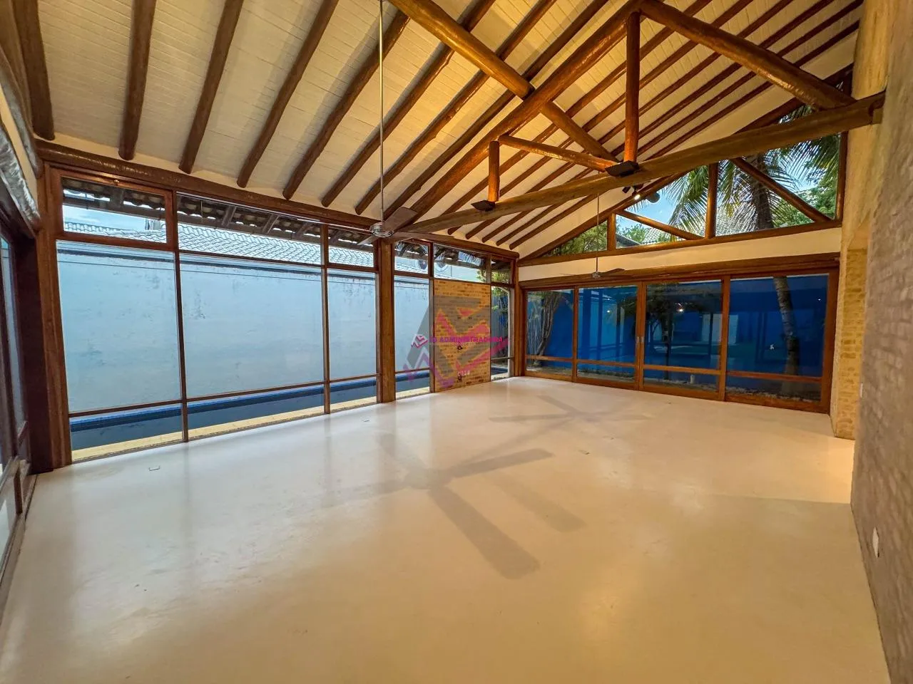 600 m² house with 4 bedrooms and a closed kitchen — photo 11
