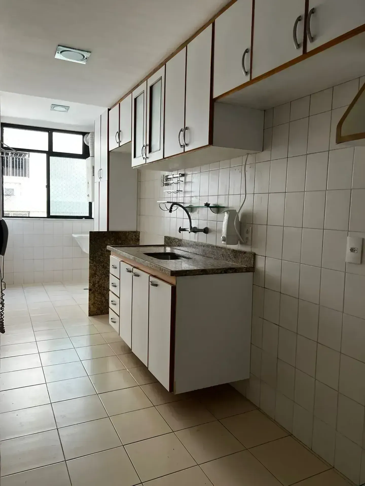 Apartamento de 2 quartos com cozinha fechada e jardim privativo — photo 12