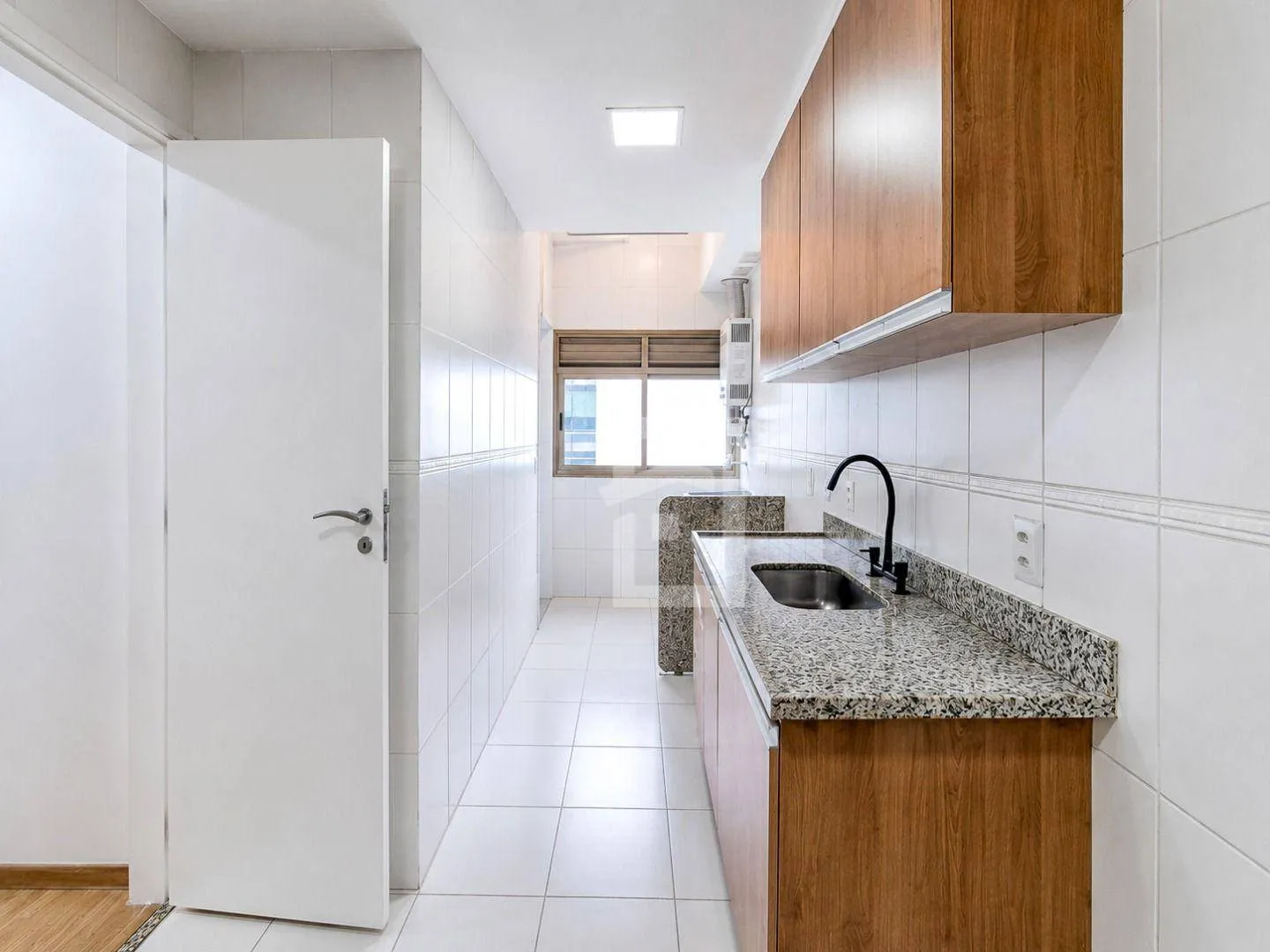 210 m² apartment with 3 bedrooms and glassed balcony — photo 14