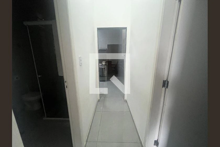 80 m² house with a walk-in closet and a home office — photo 10