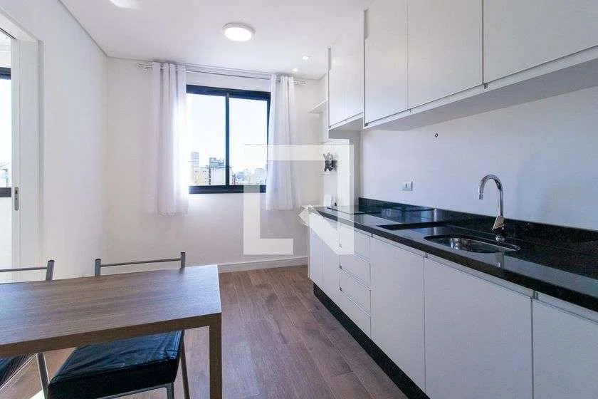 Unfurnished 1-bedroom apartment with a compact kitchen — photo 3
