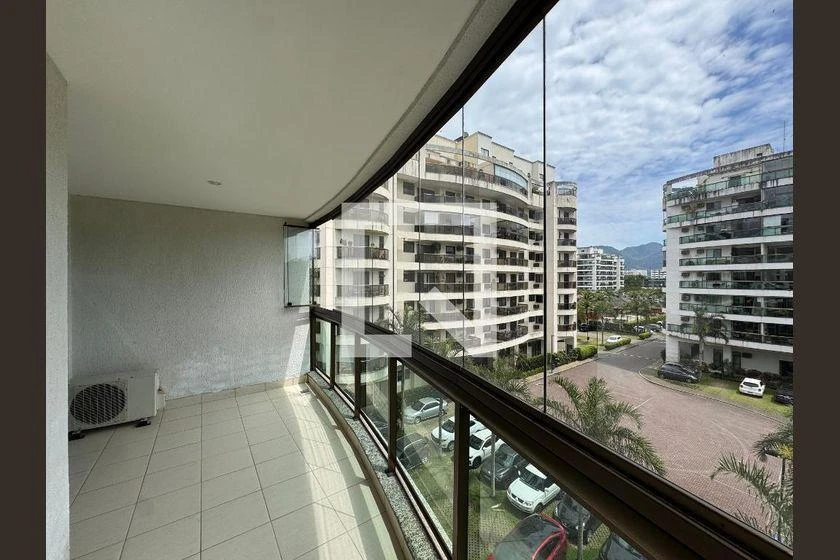 3-bedroom apartment with a glass-enclosed balcony — photo 28