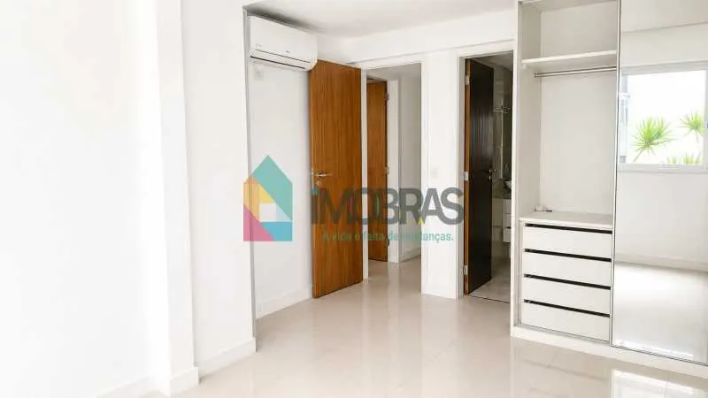 Apartment with 4 bedrooms and a balcony, 4 bathrooms — photo 8