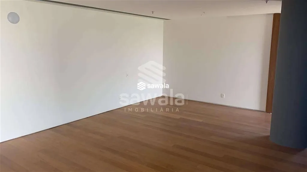 Apartamento com 1 quarto, 2 banheiros e janelas do chão ao teto — photo 14