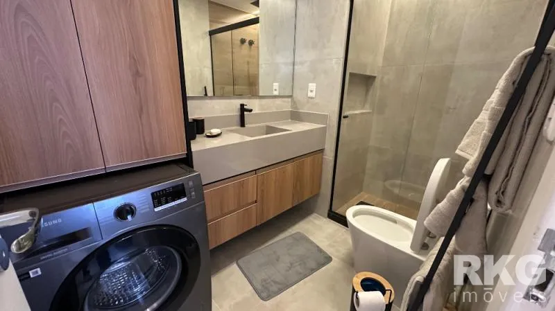 Furnished 1-bedroom apartment with open-plan kitchen — photo 19
