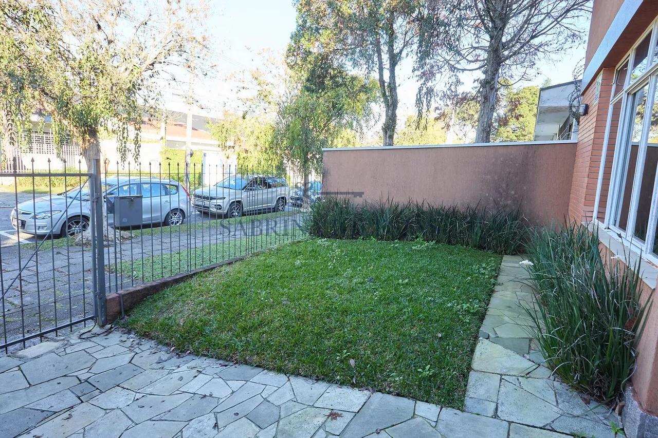 House with 5 bedrooms, 3 bathrooms, and a closed kitchen — photo 5