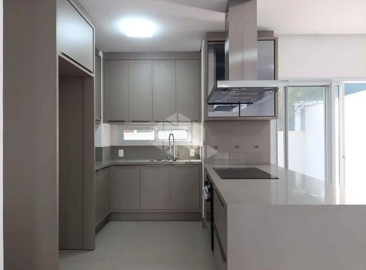 Unfurnished house with 4 en-suite rooms and 184 m² — photo 2
