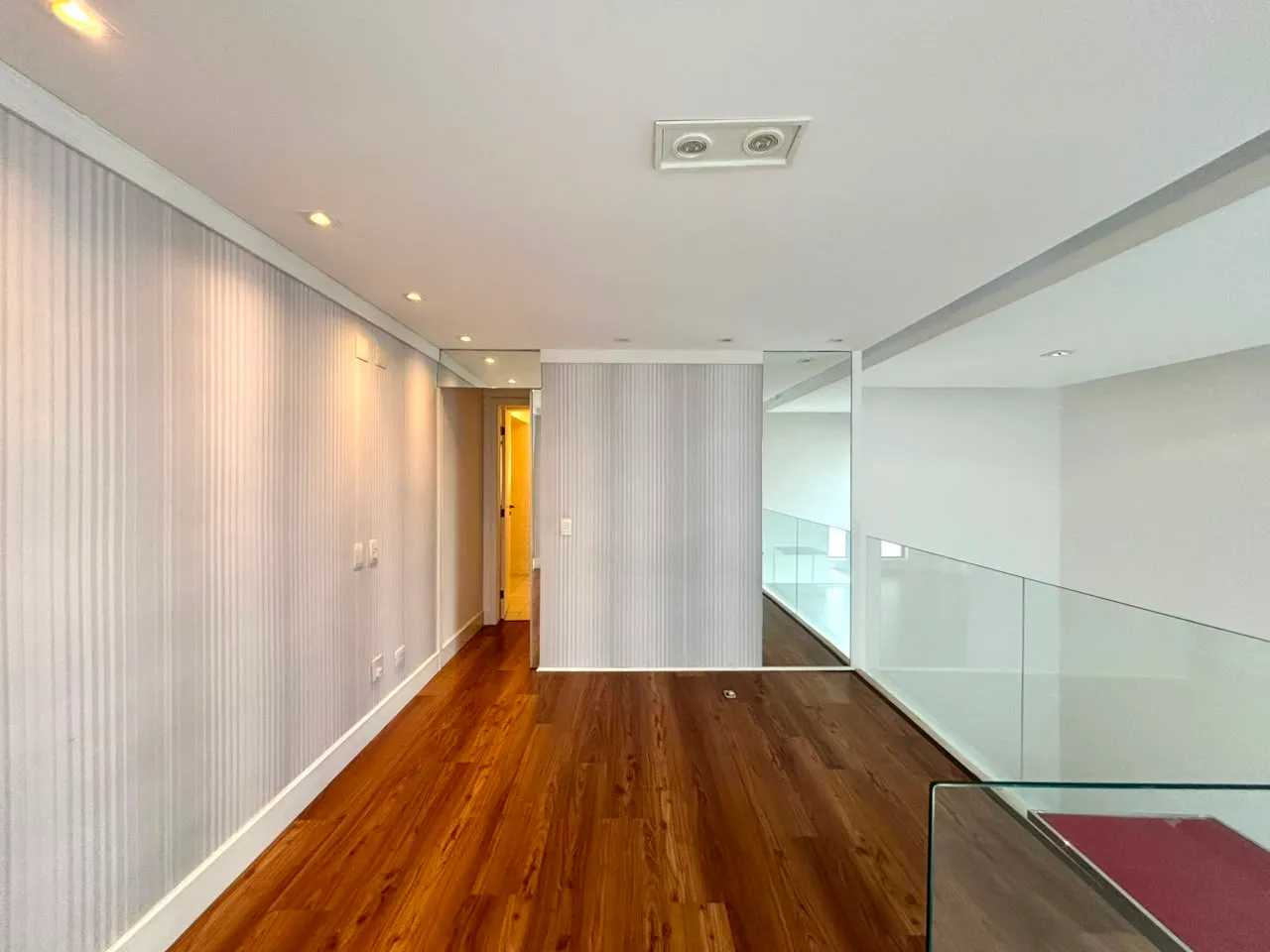 90 m² loft with 1 parking spot and suite — photo 13