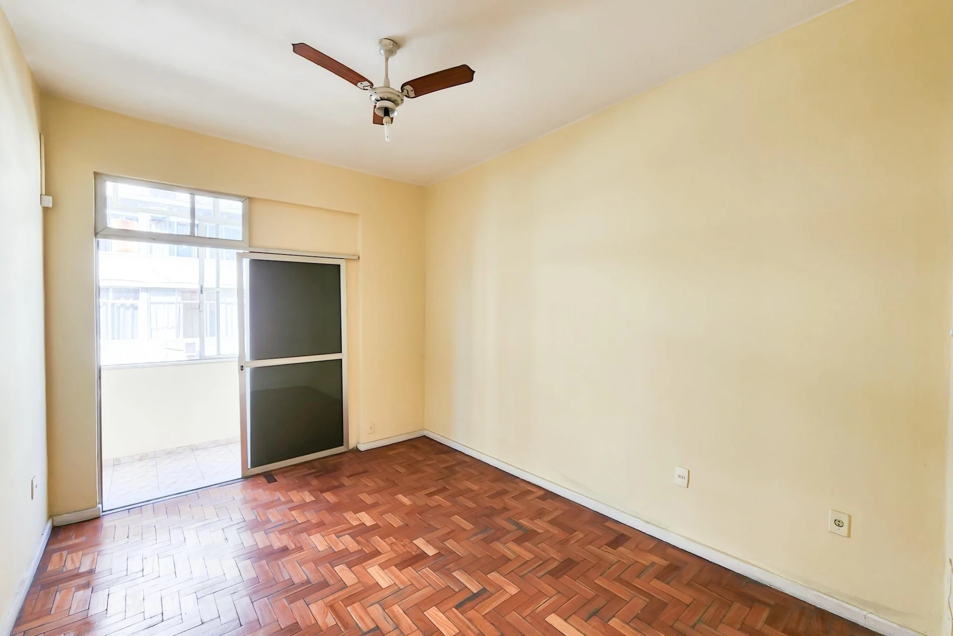 Apartment with balcony, 2 bedrooms and 2 bathrooms — photo 17