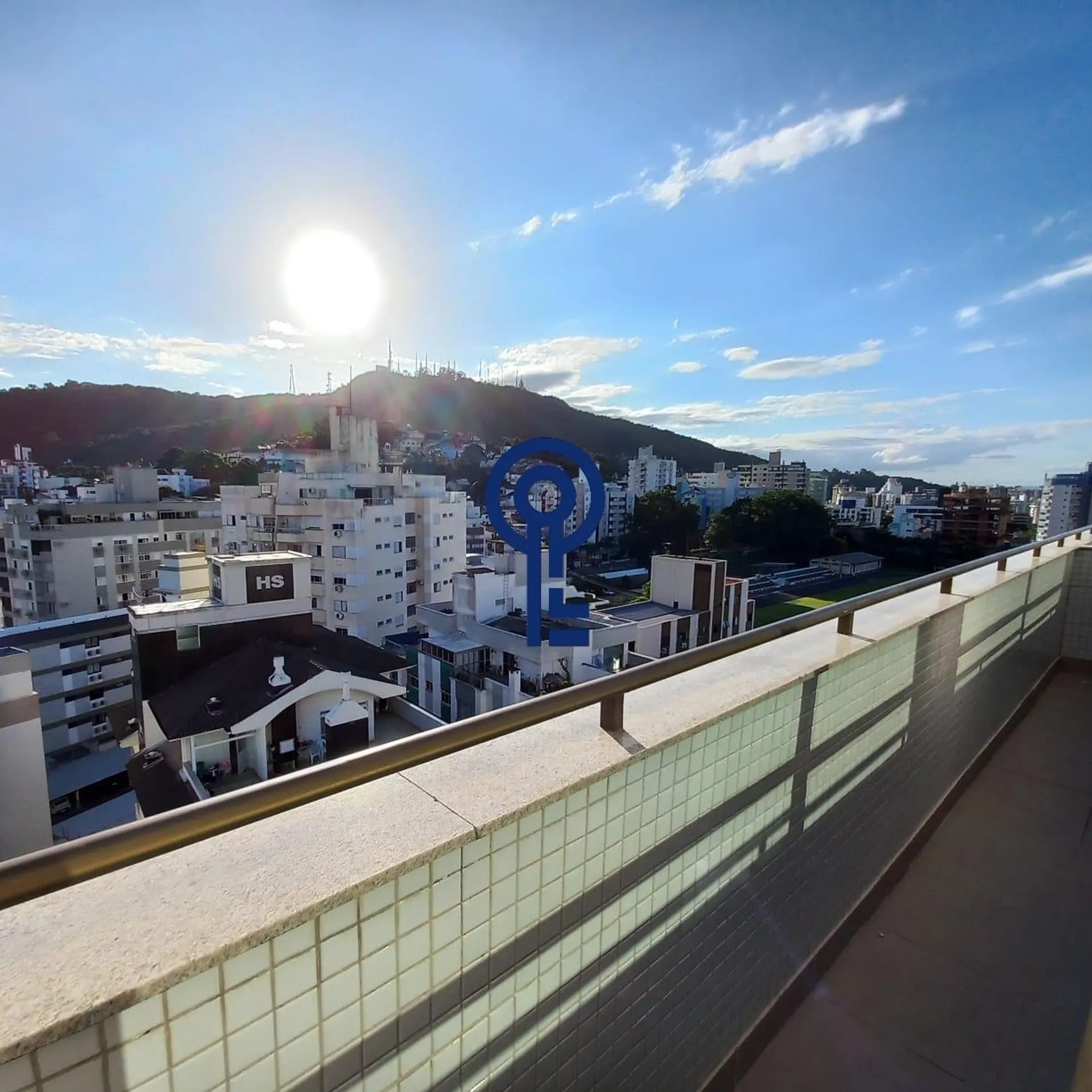 31 m² studio on the 9th floor with an open-plan kitchen