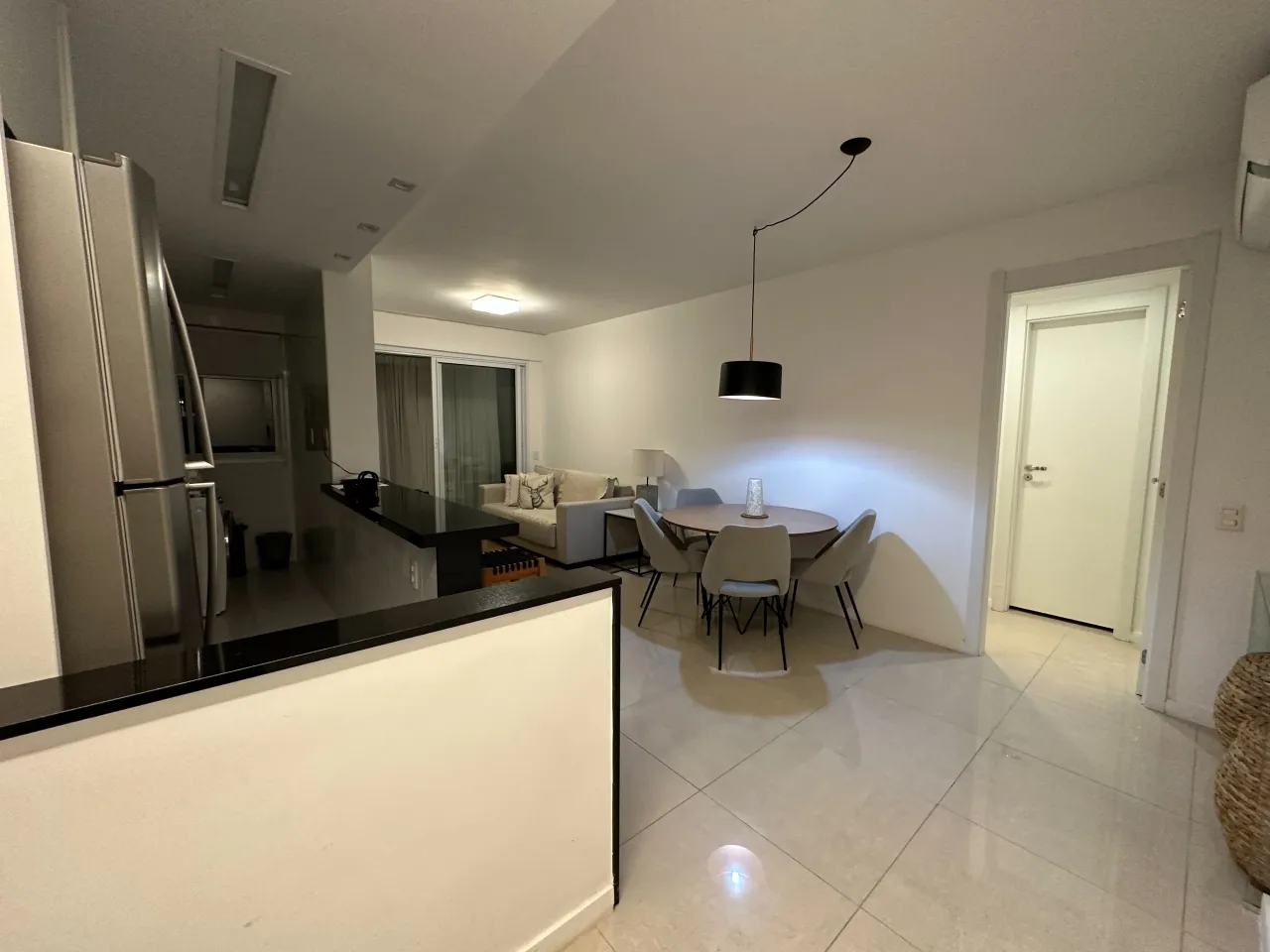 Furnished 2-bedroom, 2-bath apartment with 83 m² — photo 6