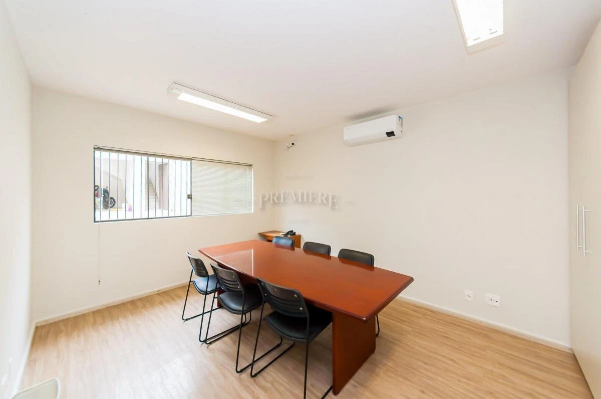 7-bedroom house with a home office — photo 9