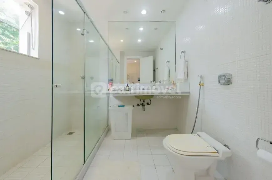 Casa sem mobília com 6 quartos e 9 banheiros — photo 36