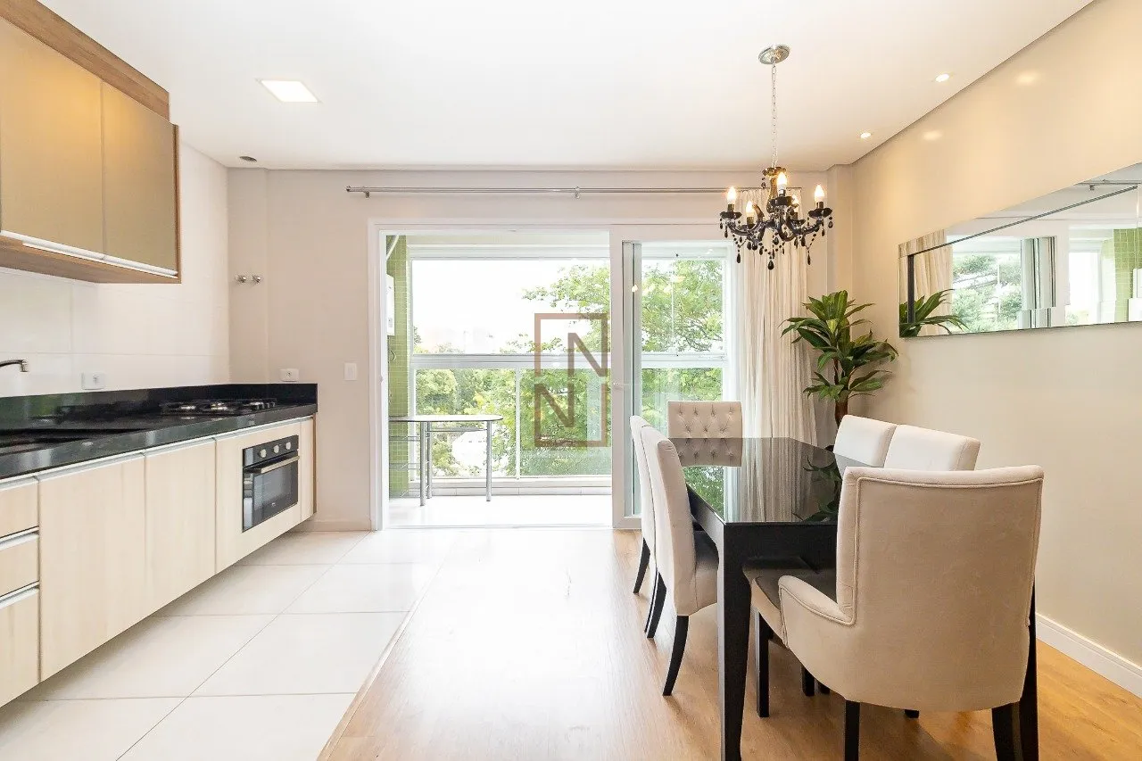 Apartamento com 2 quartos, cozinha americana e varanda