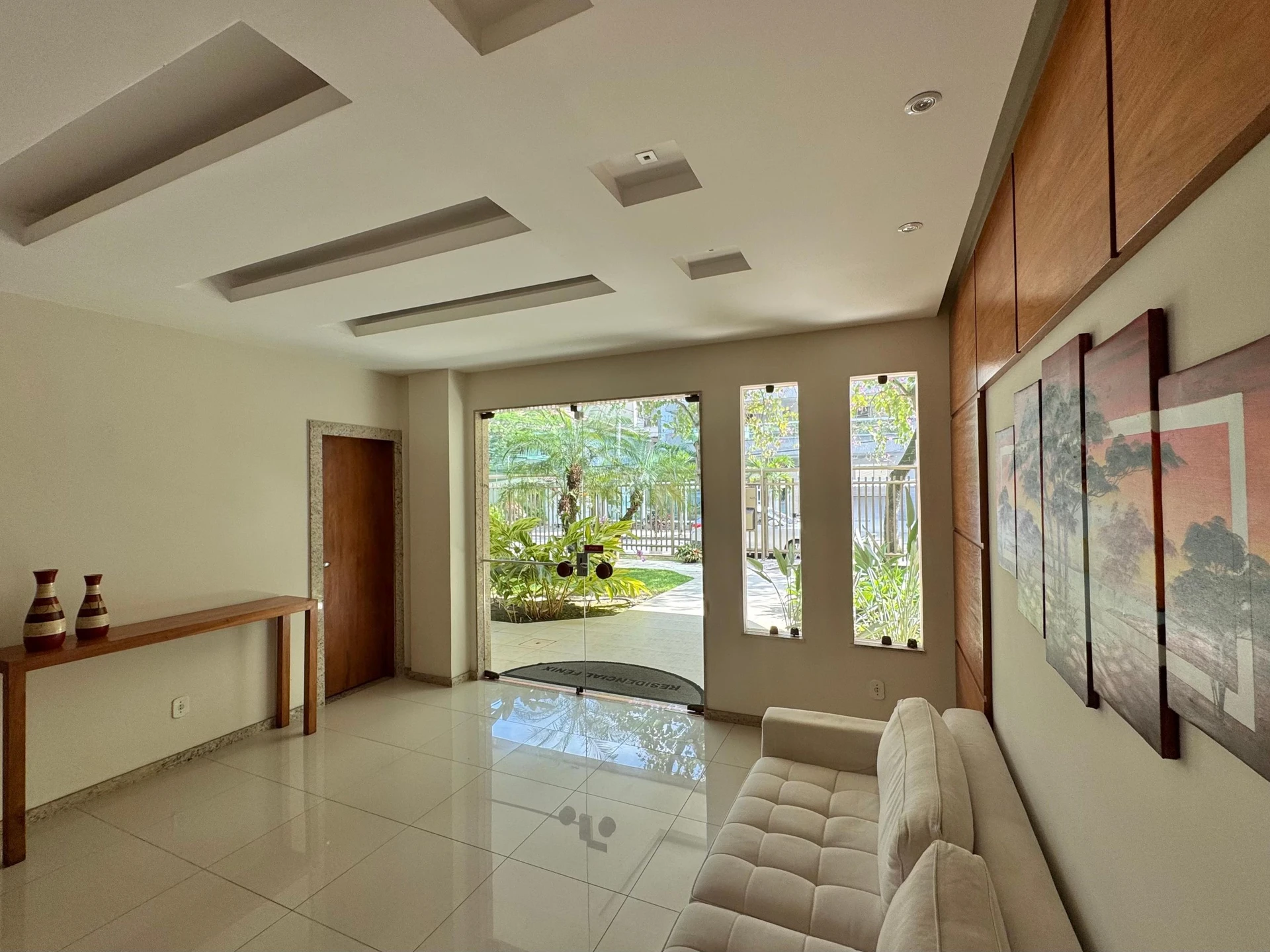 Unfurnished 3-bedroom apartment with a glassed balcony — photo 18