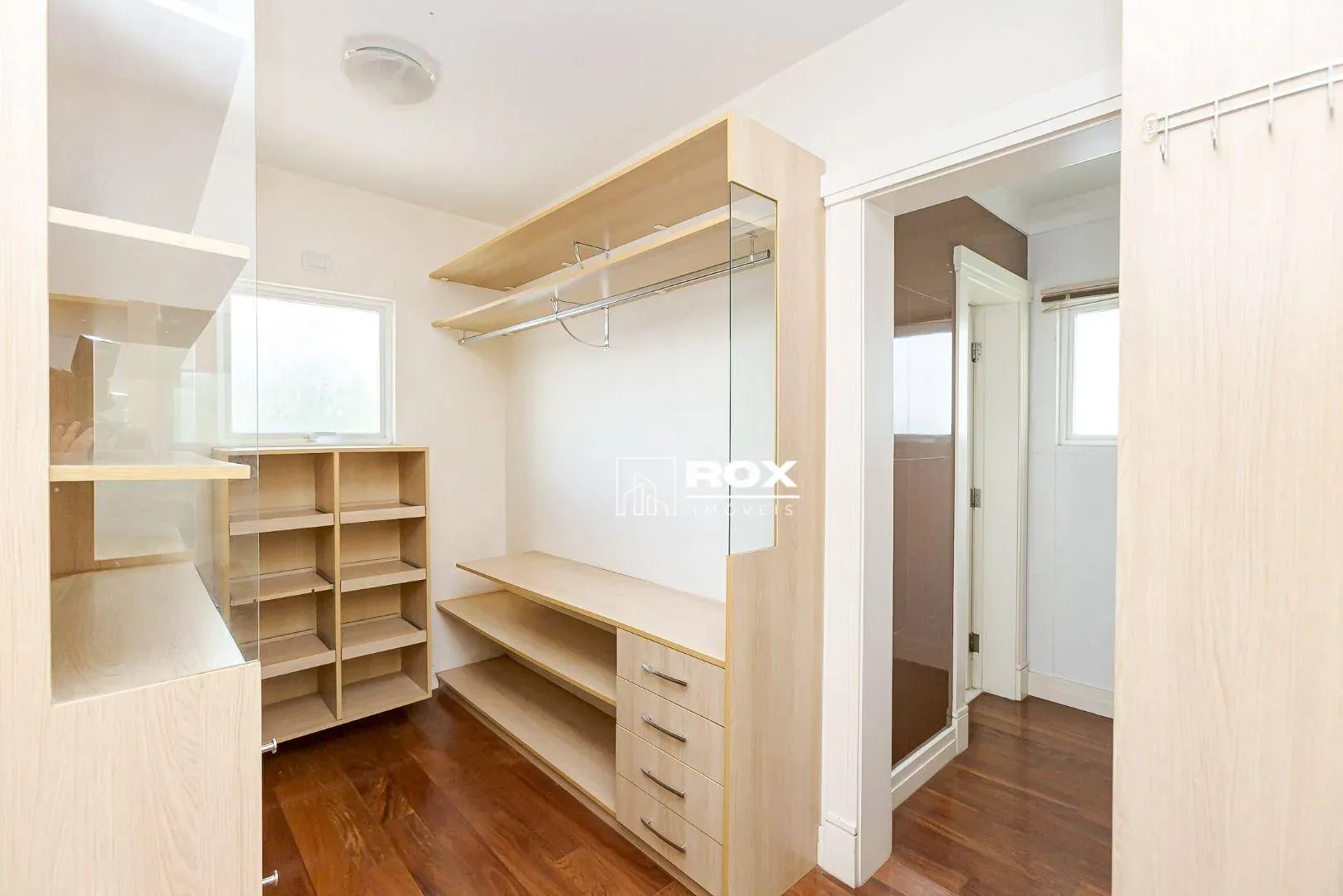 Unfurnished 598 m² house with 6 parking spaces — photo 38