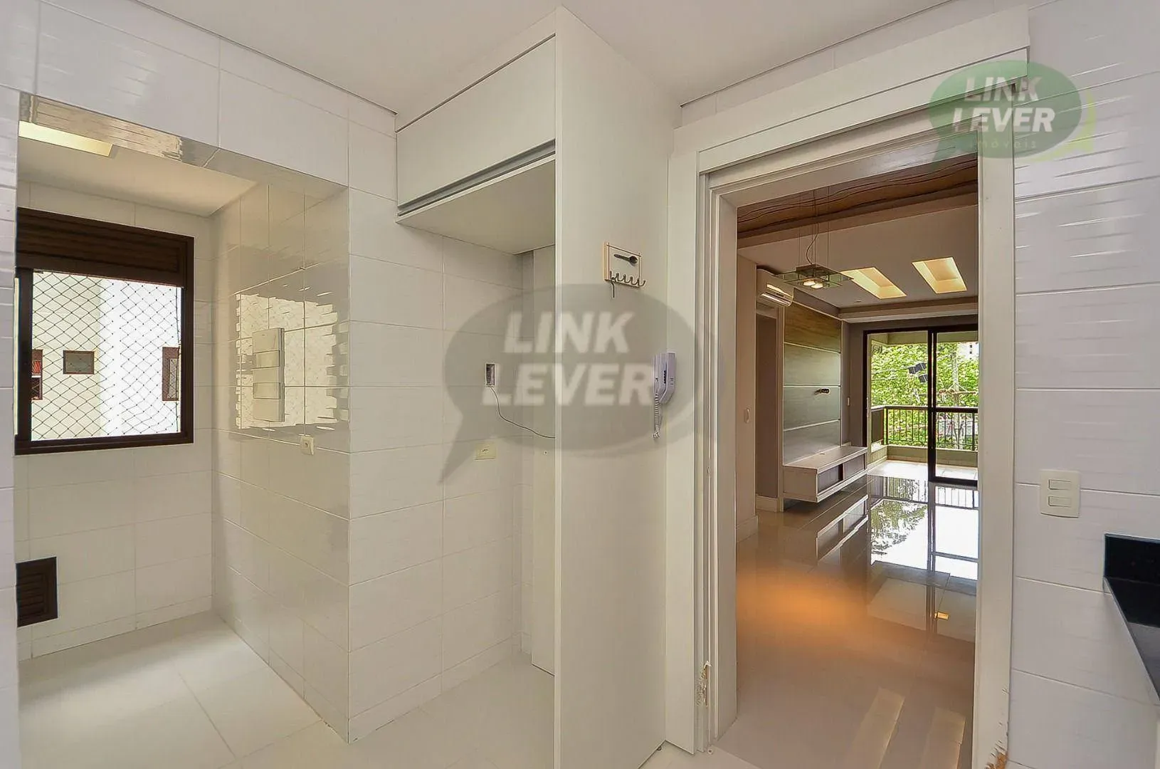 Balcony with a grill in a 3-bedroom apartment, 88 m² — photo 33