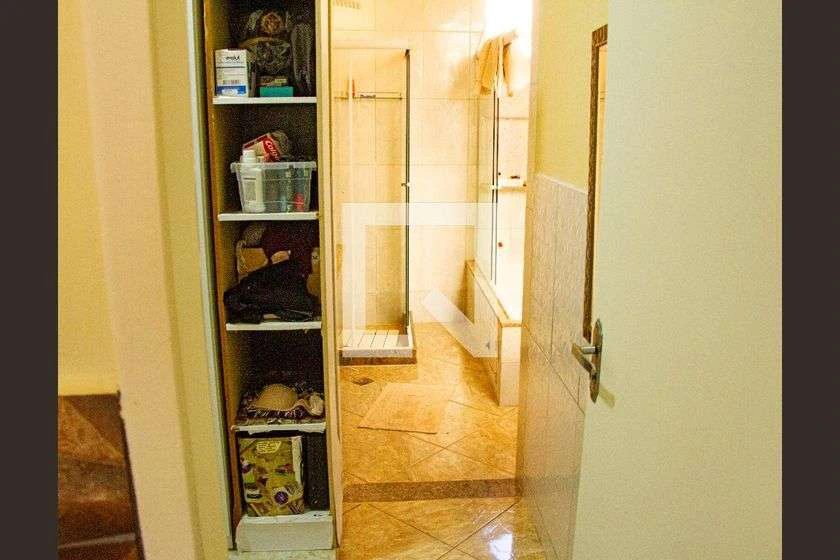 180 m² house with 3 bedrooms, 5 bathrooms, and parking — photo 3
