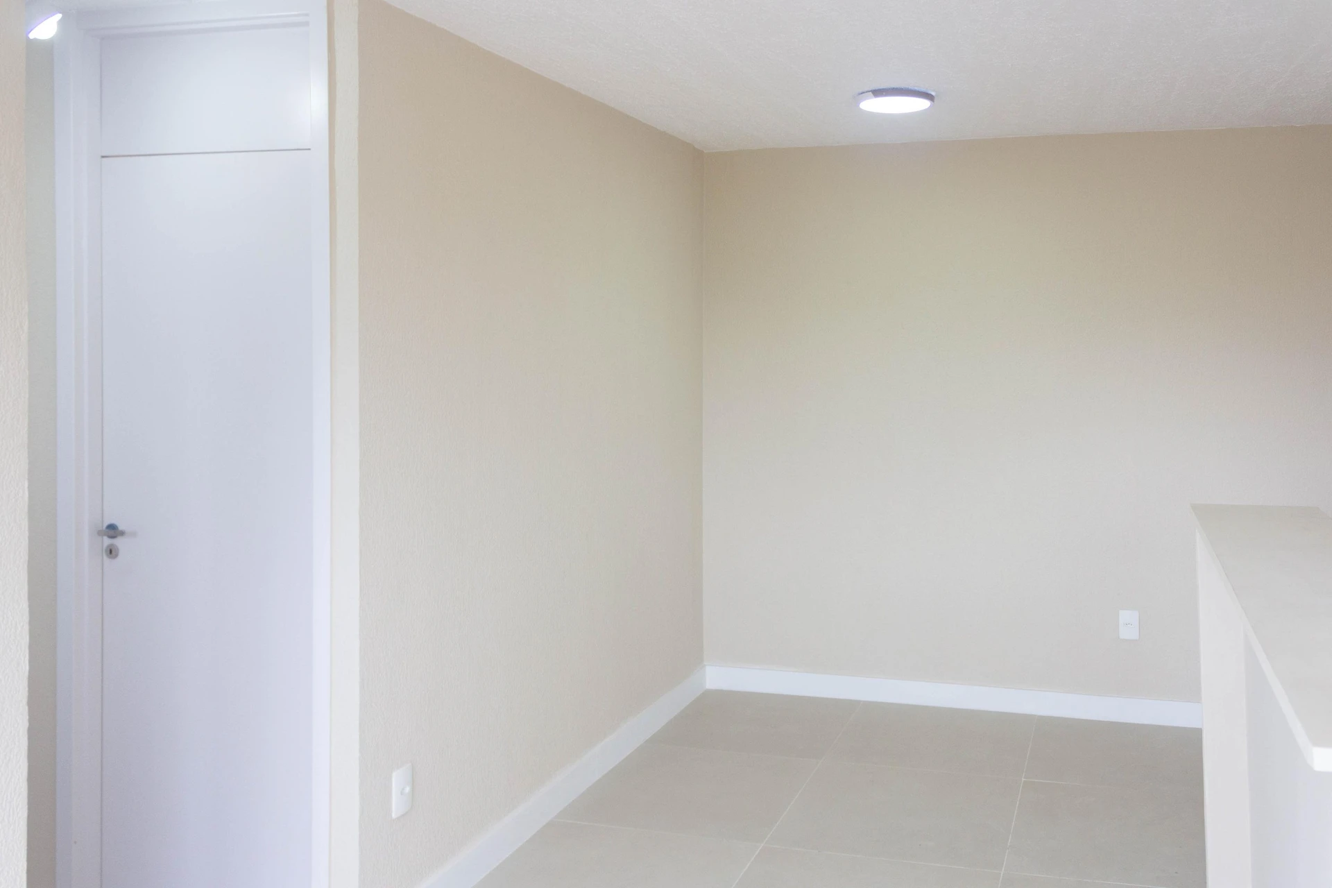 2-bedroom apartment in a building with a gym — photo 14