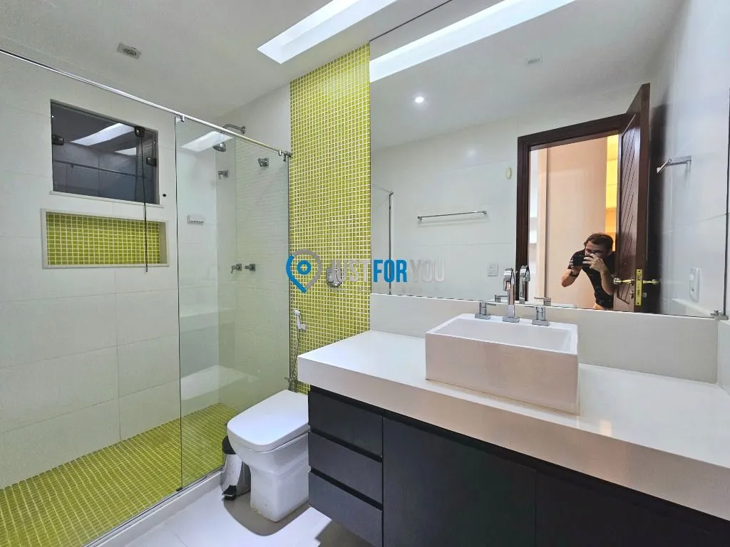 Furnished 4-bedroom house with 5 bathrooms and 350 m² — photo 39