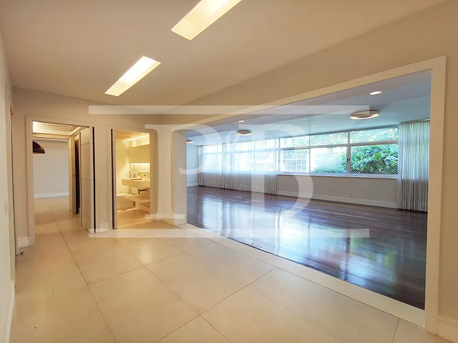 Apartamento de 4 quartos com 316 m² e 4 banheiros