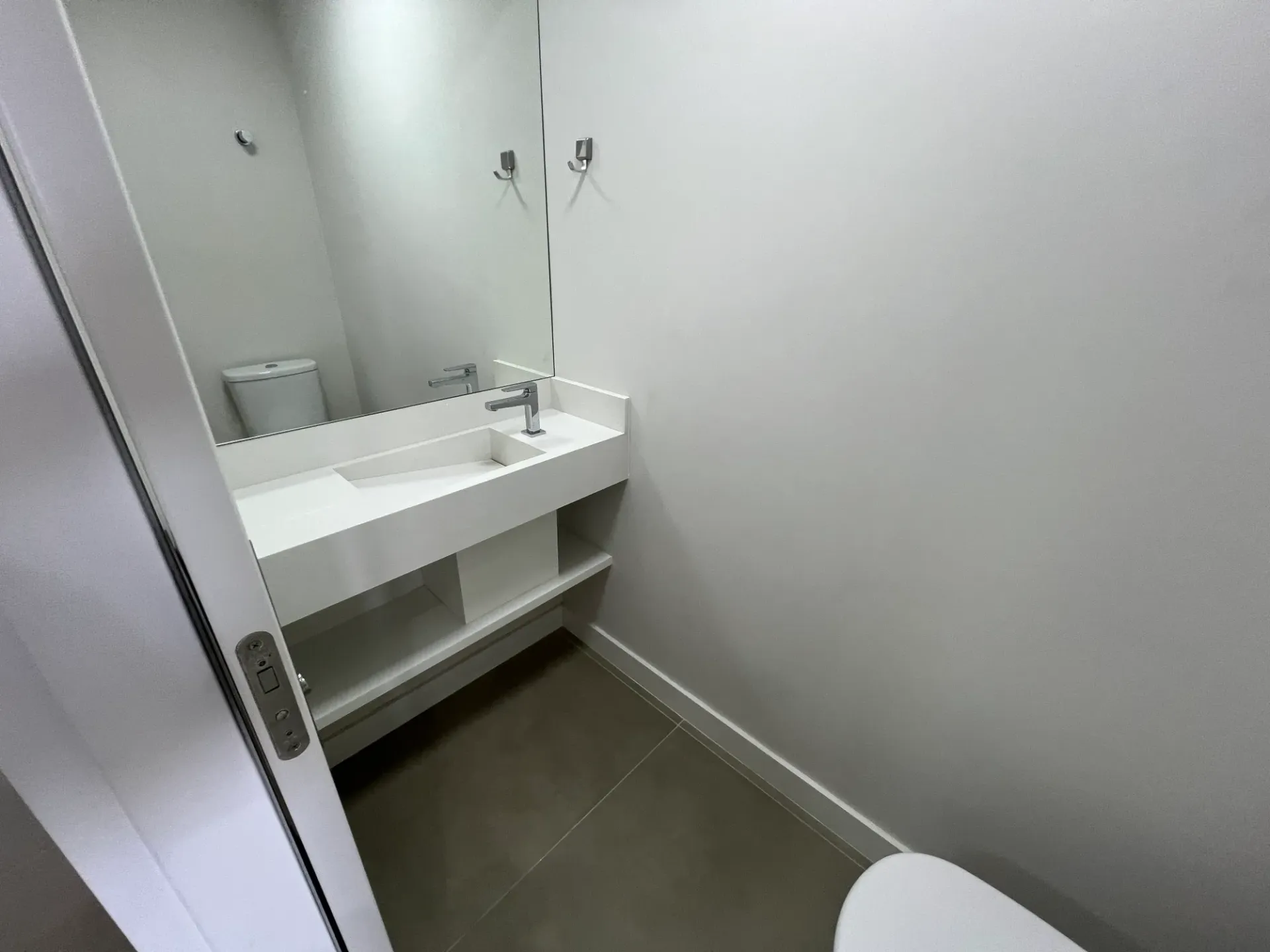 Apartamento con 2 suites, jardín y parrilla privados — photo 26