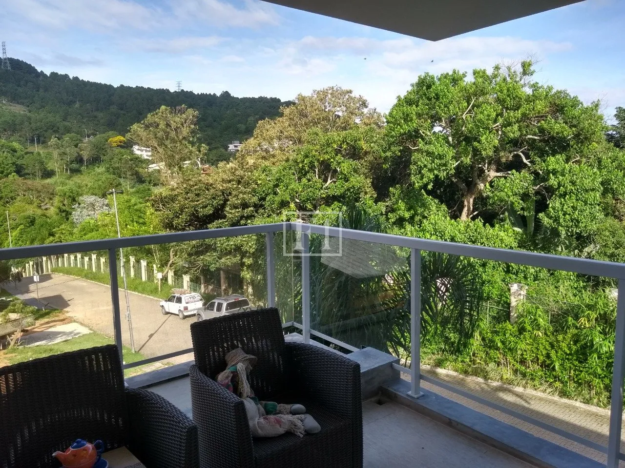 Furnished house, 450 m², with floor-to-ceiling windows — photo 34