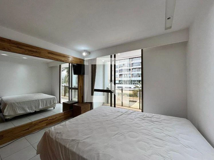One-bedroom apartment in a building with a gym — photo 4
