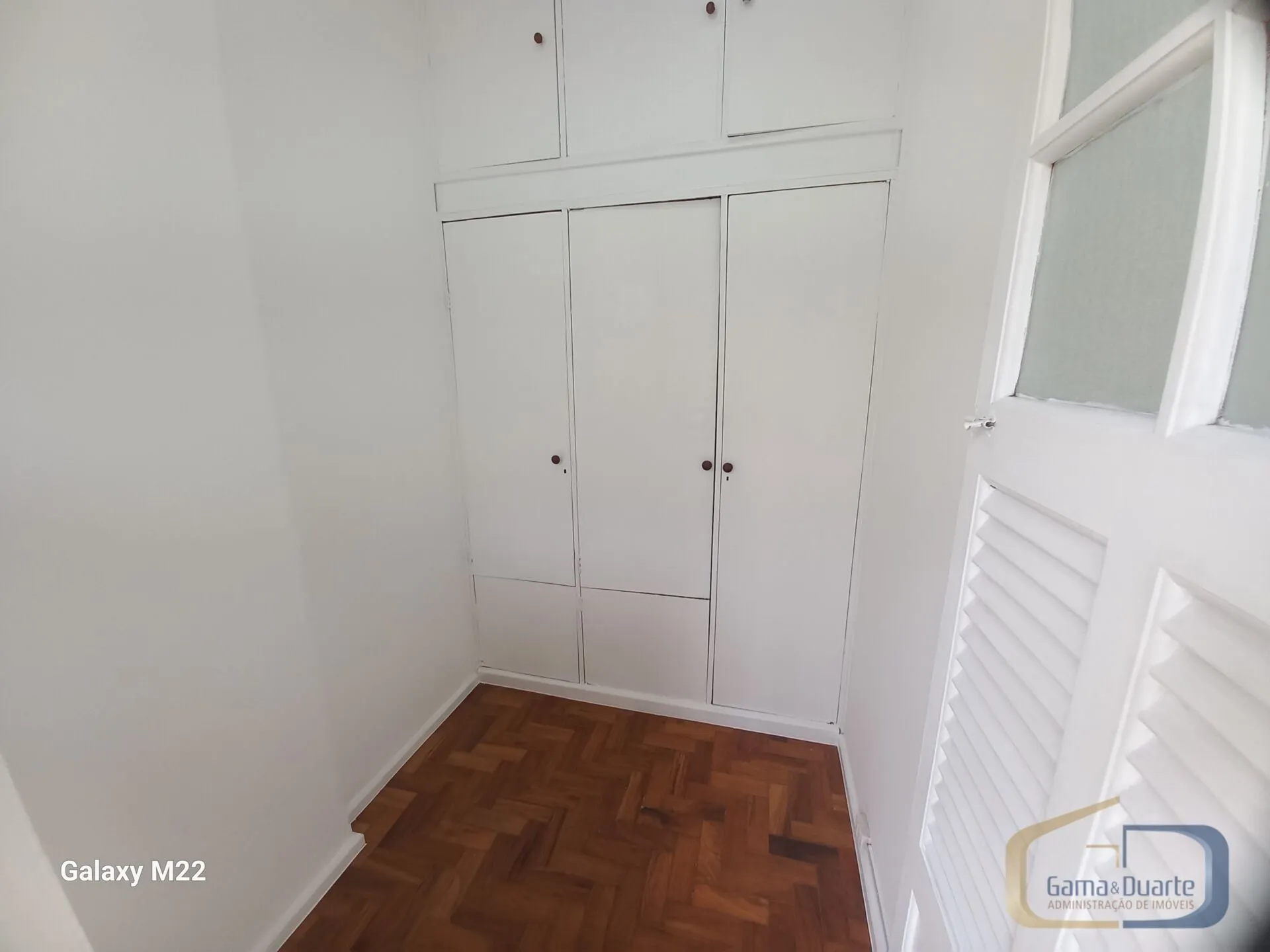 Apartment, 79 m², with wood or laminate floors — photo 11