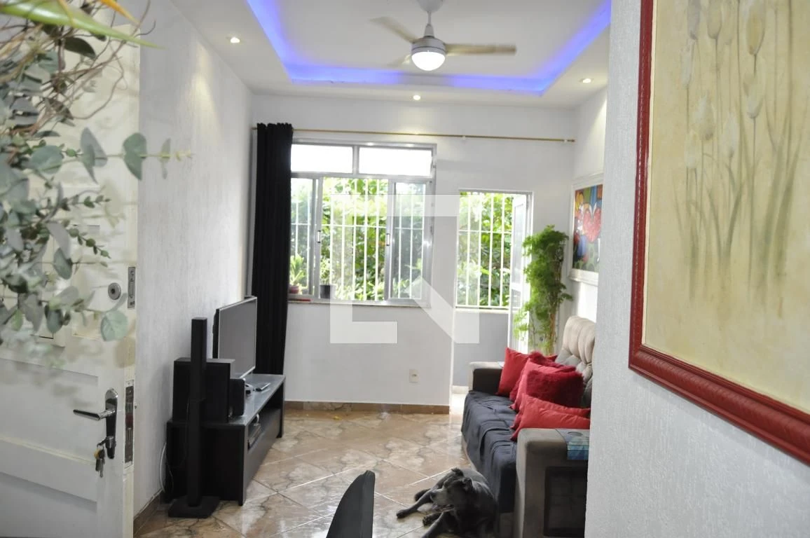 2-bedroom apartment with a washing machine