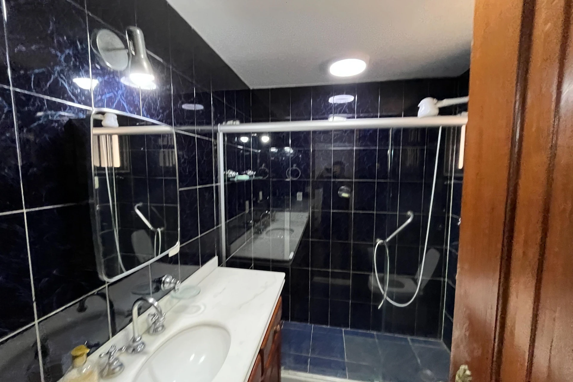 Будинок із 3 спальнями та дерев'яною підлогою або ламінатом — photo 25