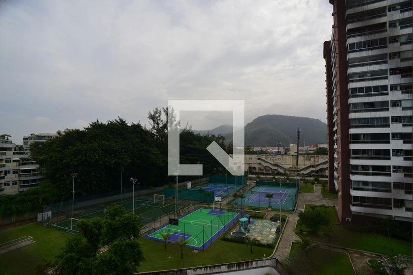 3-bedroom apartment in a building with a gym — photo 11