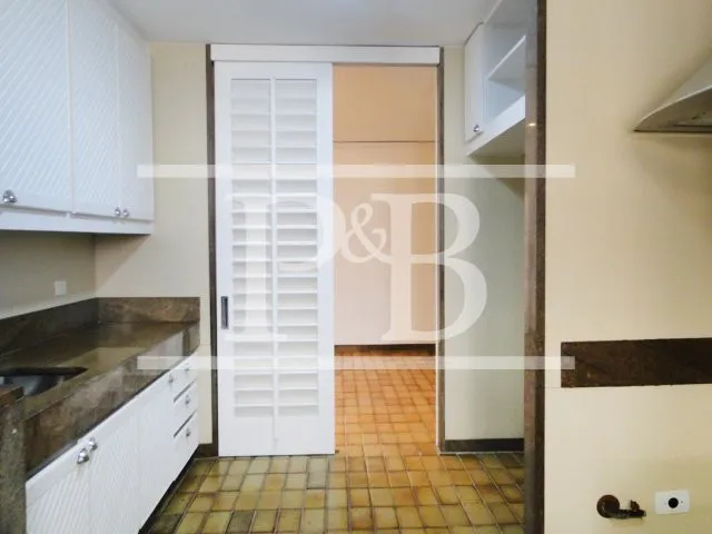 4-bedroom apartment with balcony and floor-to-ceiling windows — photo 38