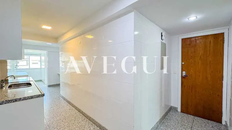 197 m² apartment with 4 bedrooms and a glass balcony — photo 26