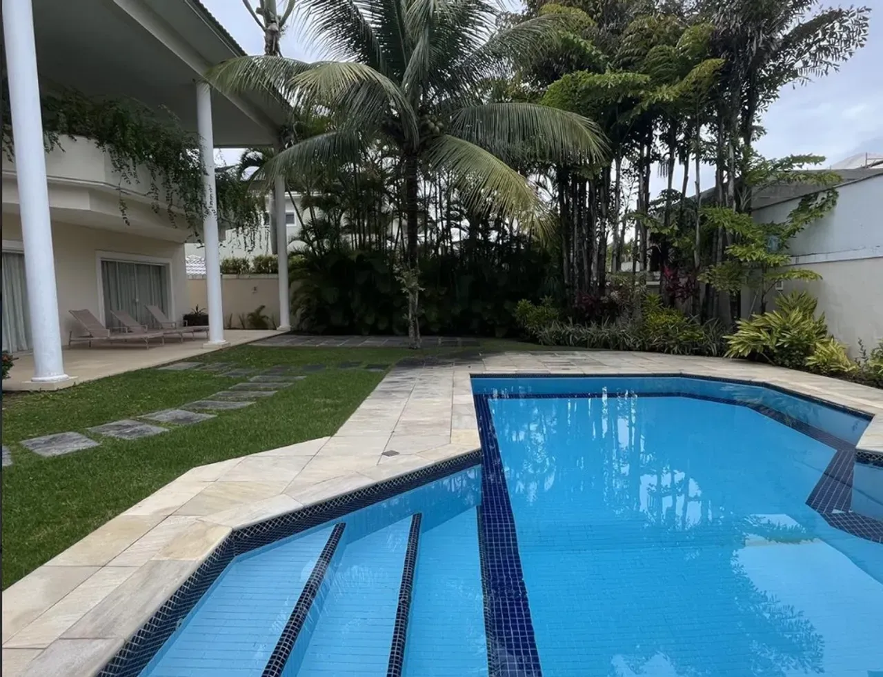 House with 5 bedrooms and 5 bathrooms, 830 m² — photo 2
