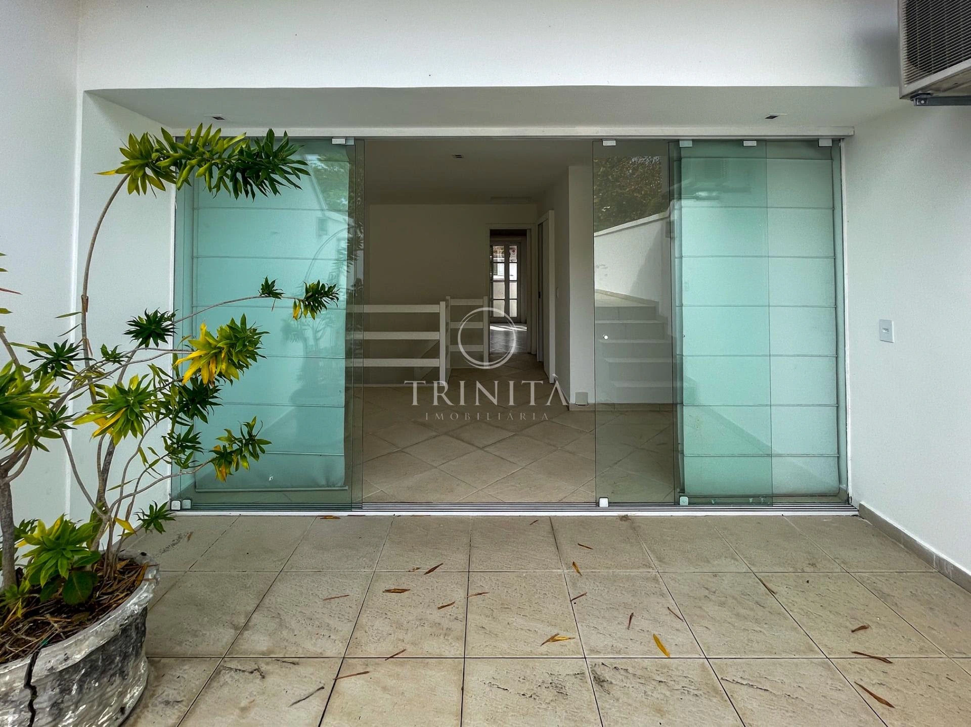 House for rent with 4 bedrooms and 5 bathrooms — photo 26