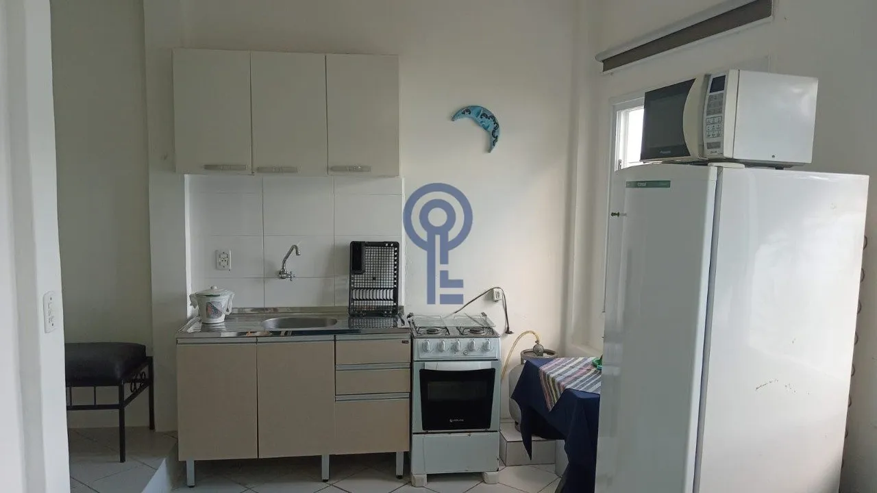Furnished 2-bedroom apartment with open-plan kitchen — photo 13