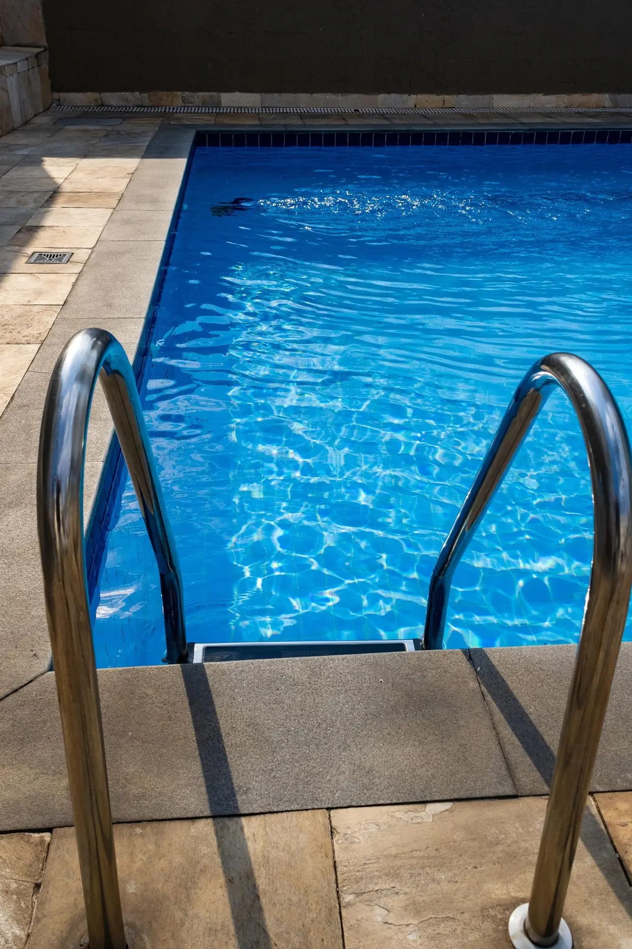 Apartamento de 2 quartos em condomínio com piscina — photo 21