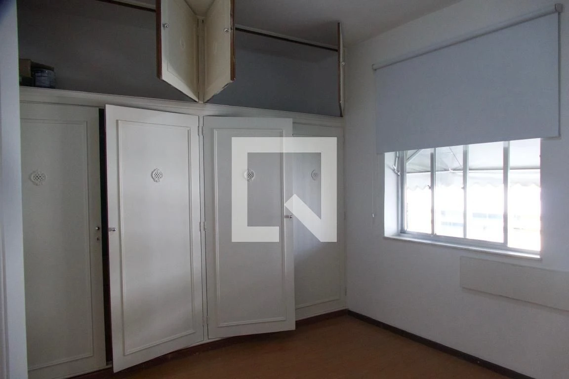 Unfurnished 1-bedroom apartment with a separate kitchen — photo 15