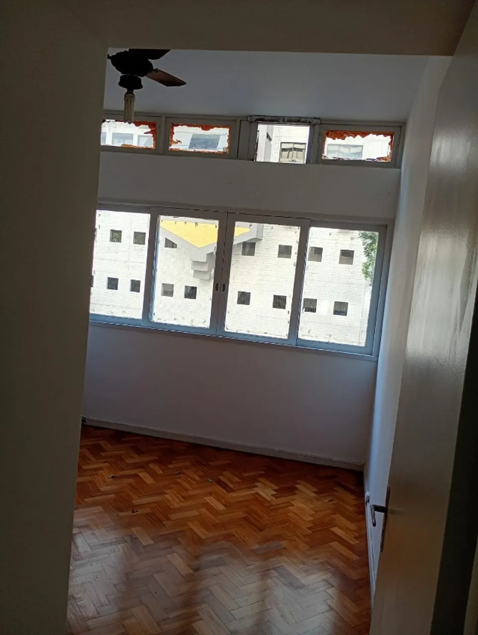 Unfurnished 2-bedroom apartment with 2 bathrooms — photo 9