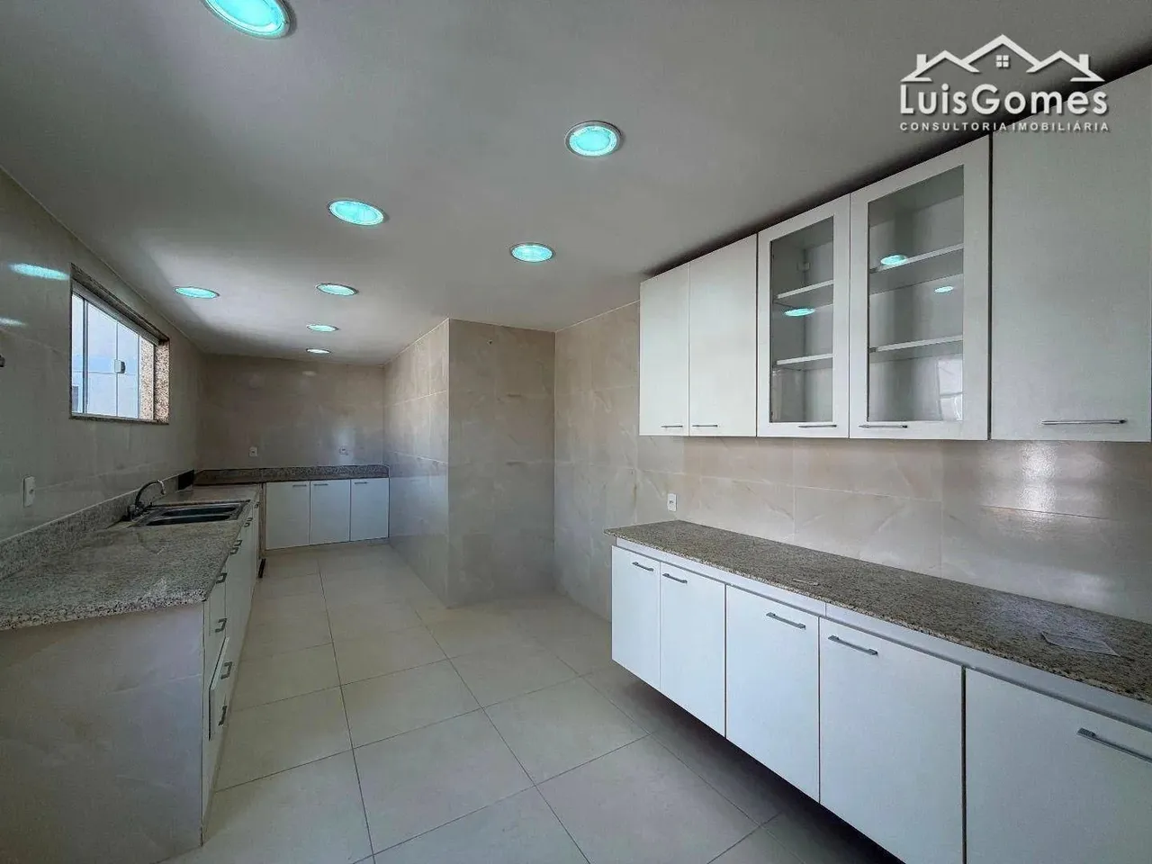 Unfurnished house with 5 bedrooms and 5 bathrooms — photo 15