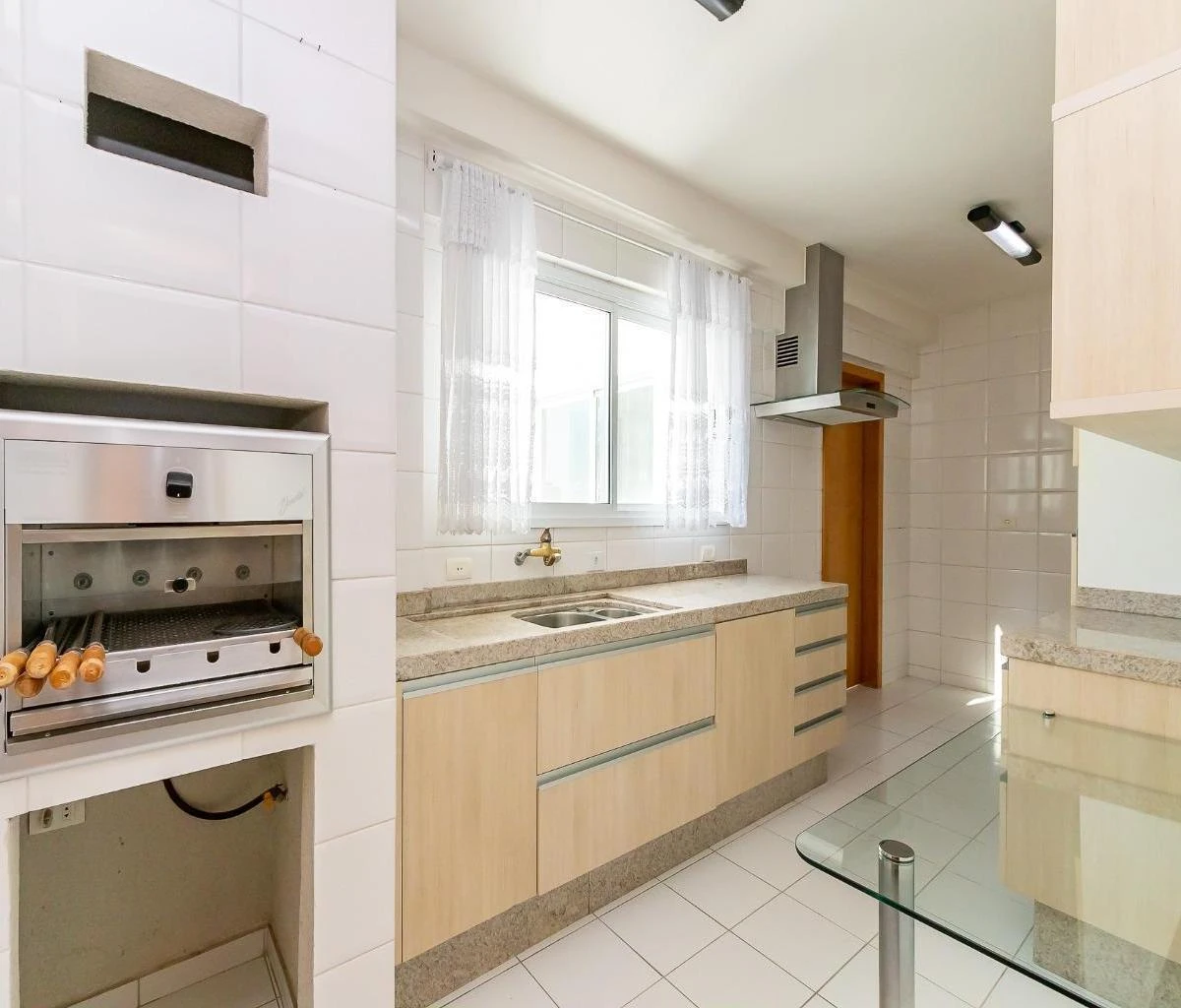 4-bedroom apartment with a home office in Curitiba — photo 32