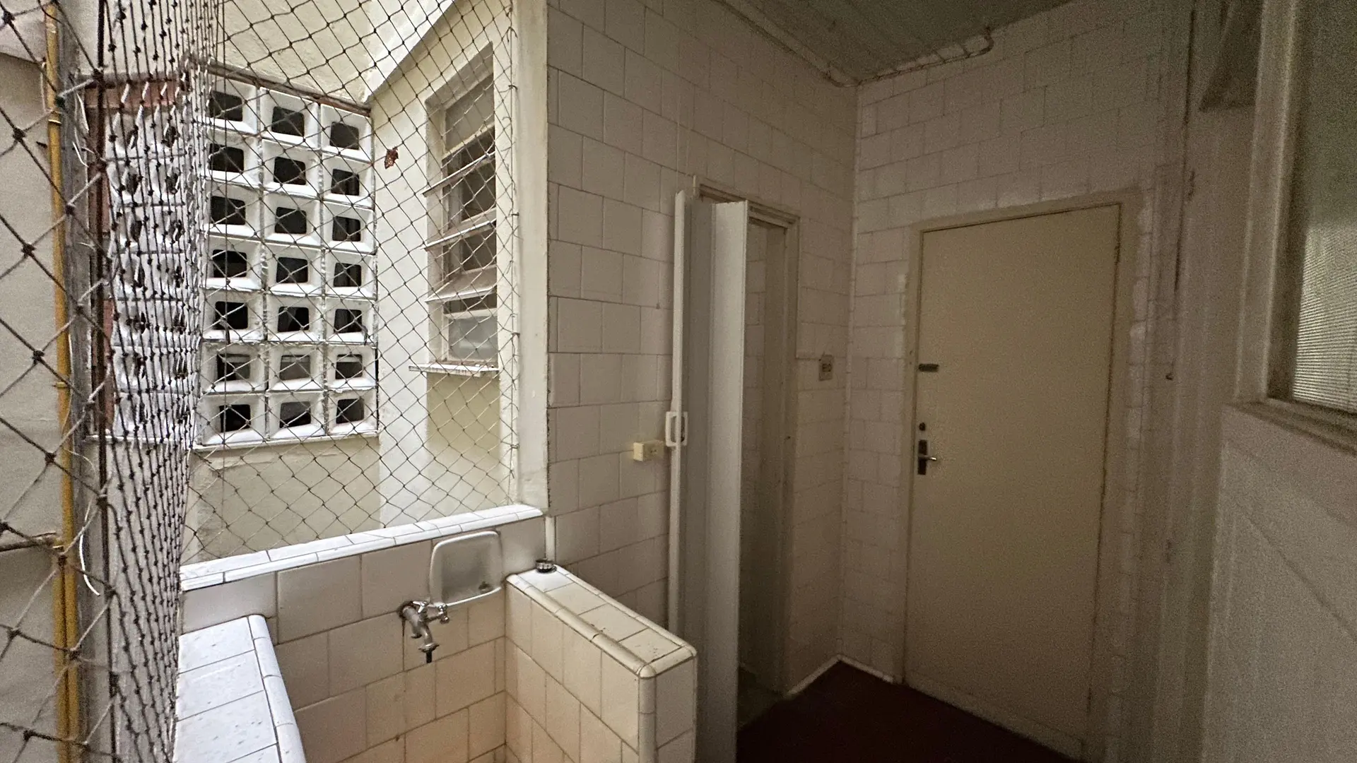 1-bedroom apartment with a separate kitchen and no parking — photo 24
